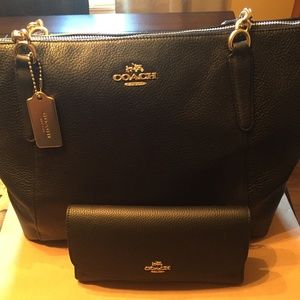 Coach Leather Ava Chain Tote 👜 + Wallet 👛.